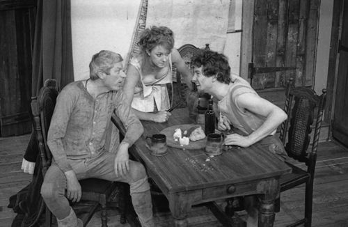 The Alchemist, 1977 (dir. Trevor Nunn) John Woodvine (Subtle), Susan Dury (Doll), and Ian McKellen (Face). Joe Cocks Studio Collection © Shakespeare Birthplace Trust.